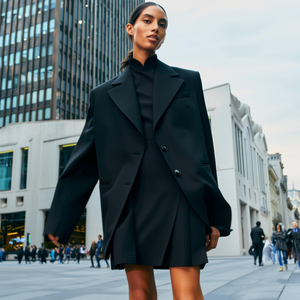 Set Estivo da Ufficio per <span class=keywords><strong>Donna</strong></span> Personalizzato OEM, Elegante Completo Formale con Gonna, <span class=keywords><strong>Blazer</strong></span> Corto in <span class=keywords><strong>Tweed</strong></span> e Gonna Coordinata - Product Image 2