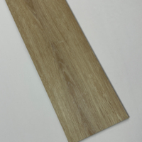 Helle Farbe Reflektierender LVT-Bodenbelag Klebe-Vinylplanken Koreanisches Design für Supermarkt Büro Fitness-Studio Wasserdicht Energiesparend