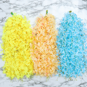 Guirnalda de flores artificiales de gisteria en morado, rosa y verde para decoración de bodas, hogar, techo y pared. - Product Image 2