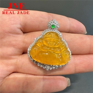 หยกพม่ารูปพระศรีอริยเมตไตรยแบบน้ำแข็งประดับทองคำ 18K ฝังเพชร หยกเจไดต์สีเหลืองธรรมชาติ รูปพระพุทธเจ้า - Product Image 2