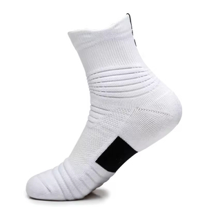 Chaussettes de sport d'été en gros pour la course à pied, chaussettes de basketball montantes en tissu éponge avec logo personnalisé pour hommes, jeunes et adultes, haute qualité - Product Image 5