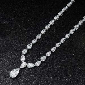 Collier pendentif en or blanc 18 carats serti de diamants taille poire, best-seller, bijoux de mariée intemporels, disponible à prix abordable - Product Image 1