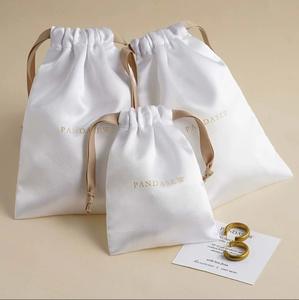 Toptan lüks ipek saten büzgülü çanta 15x25cm özel Logo boyutu saten kılıf çanta takı için yay ile - Product Image 2