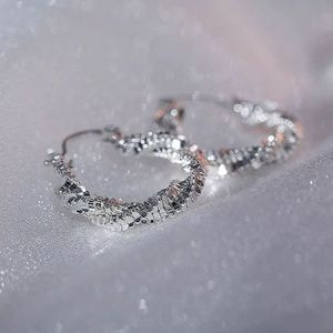 Pendientes de Plata de Ley S925 con Gancho Trenzado, Diseño Brillante en Plata, Joyería de Lujo Ligera, Elegante y Unisex - Product Image 4