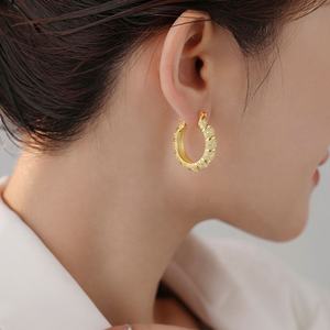 Boucles d'oreilles clous pour femmes en or plaqué zircon géométrique tendance rétro haut de gamme français, cadeau - Product Image 3