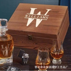 Caja de Whisky de Madera Williams 20x20x10cm, Juego de Almacenamiento Hecho a Mano con Tapa Abatible, Vasos y Decantador - Product Image 1