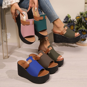Sandalias y pantuflas de cuña transfronterizas de 34-43 yardas, estilo europeo y americano, con combinación de colores, tipo muffin, para mujer, verano 2026 - Product Image 1
