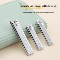 Kit de Manucure de Voyage de Luxe 17-en-1 en Acier Inoxydable, Style Vert Matcha, Trousse de Soin des Ongles de Poche, Coupe-Ongles Épais