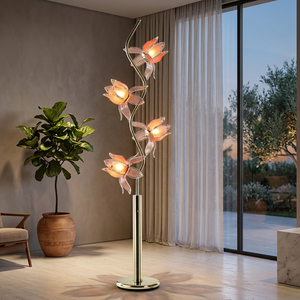 Lámpara de pie con forma de flor de loto de 4 cabezas, poste de metal dorado curvado en forma de S, pantalla de pétalos de vidrio translúcido rosa-naranja, decorativa. - Product Image 1