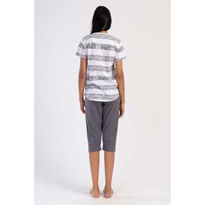 Conjunto de pantalón capri y top de cuello redondo KADIN P SUPREM O YAKA KISA KOL ETEGI OVAL - Color Humo - Product Image 4