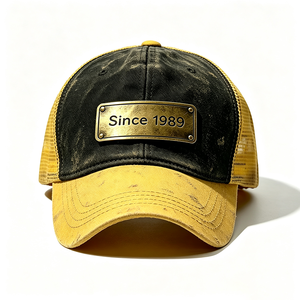 Casquette Trucker Vintage Noire et Jaune Délavée à 5 Panneaux avec Logo Plaque Métallique Personnalisée 1989, Toile Vieillie et Dos en Maille, Unisexe - Product Image 2