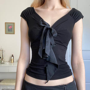 Camiseta negra de manga corta con cuello en V y lazo para mujer, top corto ajustado de verano estilo europeo americano - Product Image 2