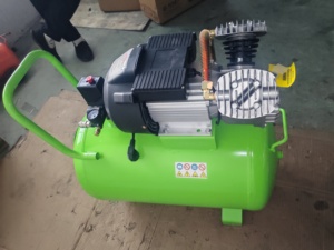 Aerógrafo Industrial Tipo Pistón con Capacidad de 100 Litros, Máquina de 3 HP y 2.2 KW - Product Image 3