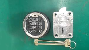 स्विंग बोल्ट इलेक्ट्रॉनिक लॉक के लिए अग्निरोधक बंदूक सुरक्षित जस्ता मिश्र धातु और प्लास्टिक सामग्री और दो कोड के समूह के साथ आपातकालीन चाबियाँ - Product Image 2