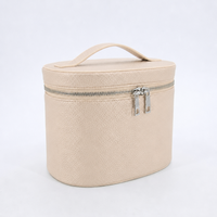 Trousse de Toilette Imperméable en Cuir Vegan Grainé Beige avec Fermeture Éclair pour Femme, Idéale pour les Voyages – Vente en Gros Usine Certifiée GRS BSCI, Logo Personnalisé