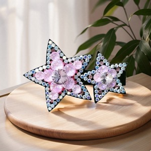 Barrettes à cheveux étoiles en strass, en cuir souple, épingles à cheveux exquises et tendance, accessoires pour bébés, vente en gros - Product Image 4