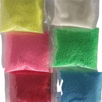 Le fabricant propose de la cire de soja granulaire colorée en sac de 1 kg avec des propriétés d'aromathérapie, respectueuses de l'environnement et sans fumée