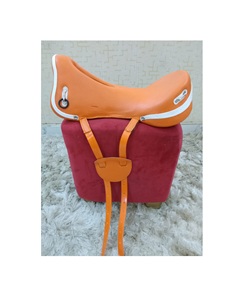 Silla de montar para caballo de cuero genuino y duradero, diseñada para viajes de larga distancia con una construcción robusta y un soporte de confort superior. - Product Image 3