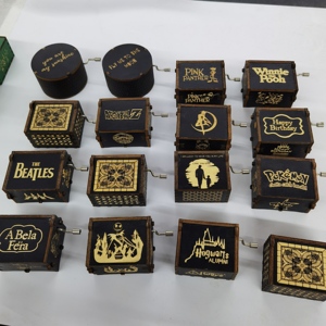 Usine LOGO personnalisé en bois Mini <span class=keywords><strong>Harry</strong></span> Movie <span class=keywords><strong>Potter</strong></span> boîte à musique en bois à manivelle pour les cadeaux de vacances cadeau d'anniversaire - Product Image 6