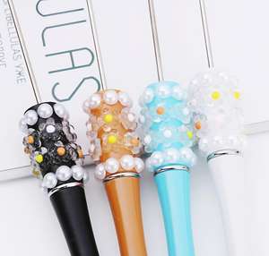 Stylo à perles DIY 2025, nouveau design mignon d'astronaute, stylo à bille en plastique, cadeau pour étudiants, fournitures scolaires et de bureau - Product Image 3