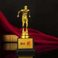 Trophées en plastique personnalisés Récompenses pour les rencontres sportives des étudiants Designs créatifs de football, de basketball, de danse Couleur dorée Impression UV