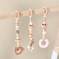 Ensemble de jouets suspendus pour bébé : clochette oiseau, hochet, pendentif fleur, perle au crochet, anneau en bois – Accessoire de jeu sensoriel Montessori pour tapis d'éveil, 3 pièces