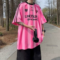 Maillot de football rose style unique OEM ODM pour homme, été 2026, coupe ample, respirant, en maille 180g, à séchage rapide, avec lettres, manches courtes