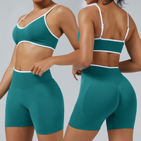Ensemble de sport OEM sans coutures avec finition contrastante, soutien-gorge de yoga et short taille haute froncé aux fesses, 2 pièces, personnalisable
