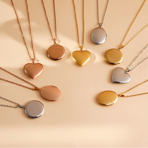 Collana Minimalista con Ciondolo a <span class=keywords><strong>Cuore</strong></span> e Rotondo in Acciaio Inossidabile, Gioielli Commemorativi Personalizzabili con Foto Incisa, Fornitura all'Ingrosso - Product Image 1