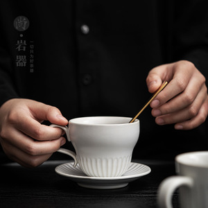 Ensemble tasse à café en céramique blanche avec soucoupe, forme ronde, style rétro luxueux pour le thé de l'après-midi, origine Dehua - Product Image 4