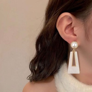 Pendientes de Diseño Trapezoidal con Aguja Plateada para Mujer, Estilo Europeo Americano, Exagerados, Geométricos, de Aleación, Modernos, Dulces y Geniales - Product Image 3