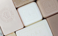 Machine automatique de fabrication de savon pour hôtels, machine de pressage de savon en barre avec logo, machine semi-automatique de moulage et d'estampage de savon pour blanchisserie