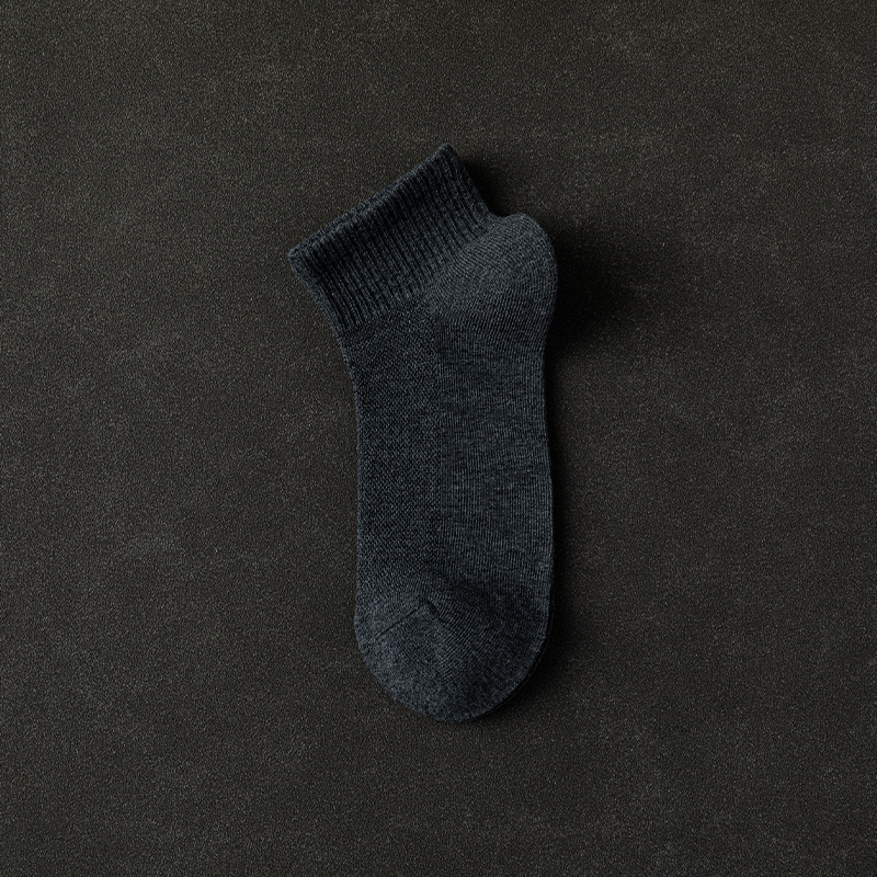 Gris oscuro