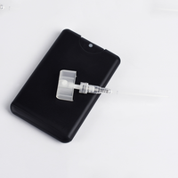 Mini carte de crédit de brouillard de désodorisant de poche de logo personnalisé 20ml vaporisateur de parfum plat carré bouteilles en plastique PP