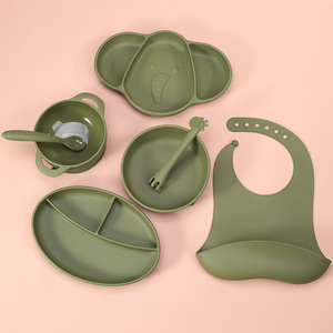 Ensemble de vaisselle en silicone multicolore écologique sans BPA, anti-fuite, pour bébé, avec gobelet, bol et bavoirs - Product Image 6