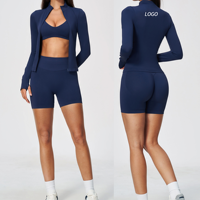 Ensemble de sport 3 pièces uni pour femme : Veste courte zippée à manches longues, soutien-gorge de sport à col en V et short cycliste taille haute anti-roulement avec logo frontal