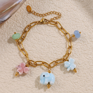 Collier en chaîne dorée en acier inoxydable avec breloques en céramique en forme d'éléphant et de fleur, ensemble de pendentifs unisexe tendance - Product Image 3