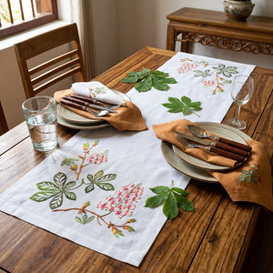 GREEN SUN EMBROIDERY Chemins de table personnalisés en lin naturel vintage, brodés motif Rowanberry, lavables et durables pour mariage - Product Image 3