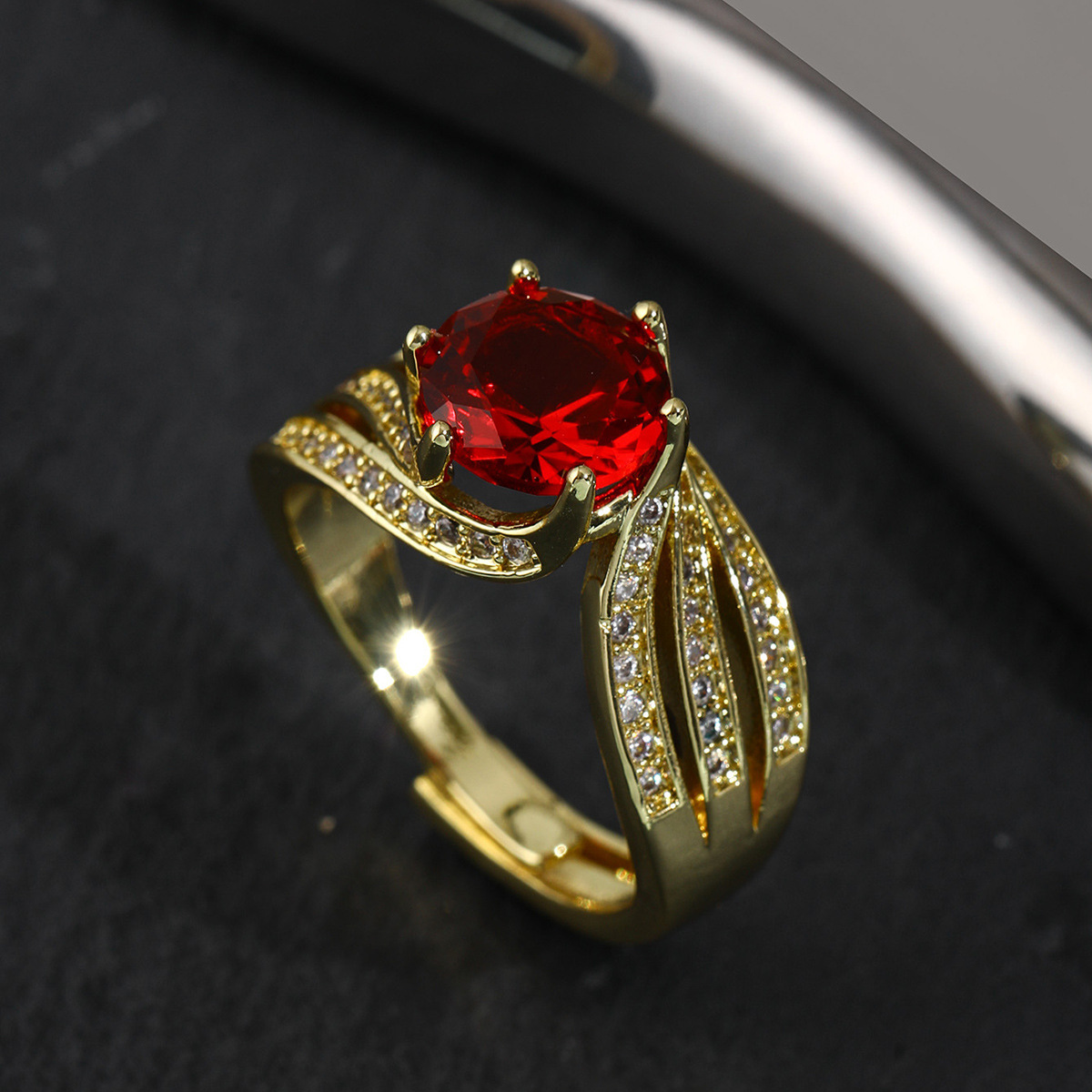 Gold-red diamond