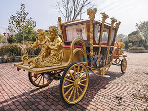 Chariot de Mariage Royal de Luxe à Vendre – Transport Spécialisé Traîné par des Chevaux – Offre Exceptionnelle - Product Image 6