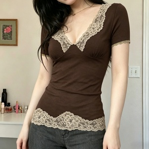 Camiseta de punto ajustada de manga corta con cuello en V y bloques de color con encaje para mujer, top informal de verano estilo streetwear - Product Image 4