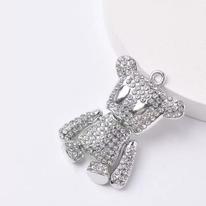 Fornitura all'ingrosso di ciondoli di lusso con orsetto in metallo tempestato di diamanti, per decorazione di custodie per cellulari, con gancio, fai da te - Product Image 4