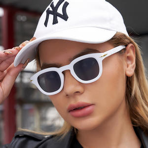 Gafas de sol redondas retro personalizadas con lentes negras de PC, protección UV400, unisex, estilo Instagram, montura pequeña para hombres y mujeres - Product Image 3