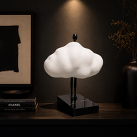 Sculpture en résine Nuage Figurine Surréaliste Noir et Blanc Minimaliste Abstraite Figurine d'art moderne Décoration d'intérieur Base en marbre Vente en gros Cadeau