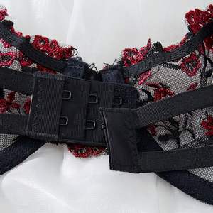 Conjunto de lencería sexy transfronteriza de encaje con tanga, venta al por mayor de fábrica, malla floral de tres piezas para mujer - Product Image 2