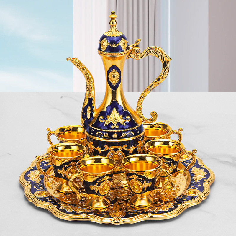 (Petit service à vin coquillage) Or profond et bleu