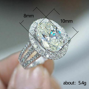 Anello di fidanzamento da donna F1018 in oro bianco con diamante taglio ovale, pietra principale colore D naturale e diamanti laterali - Product Image 2