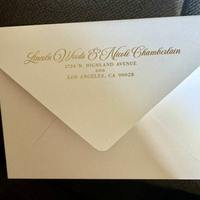 Invitation de mariage personnalisée de luxe élégante à trois volets avec gravure laser, miroir doré en acrylique, cartes RSVP avec code QR et ceinture