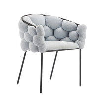 Chaise de salle à manger de restaurant en tissu rembourré de style nordique minimaliste européen moderne avec pieds en métal