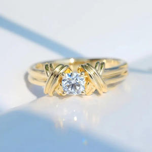 Anello di Fidanzamento Q340 per Donna in Oro Giallo con Diamante Naturale Taglio Brillante Rotondo, Stile Romantico - Product Image 2